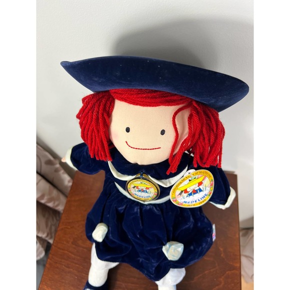 Vintage Madeline Doll Celebrating 60 Years 1939-1999 with stand - Picture 4 of 11